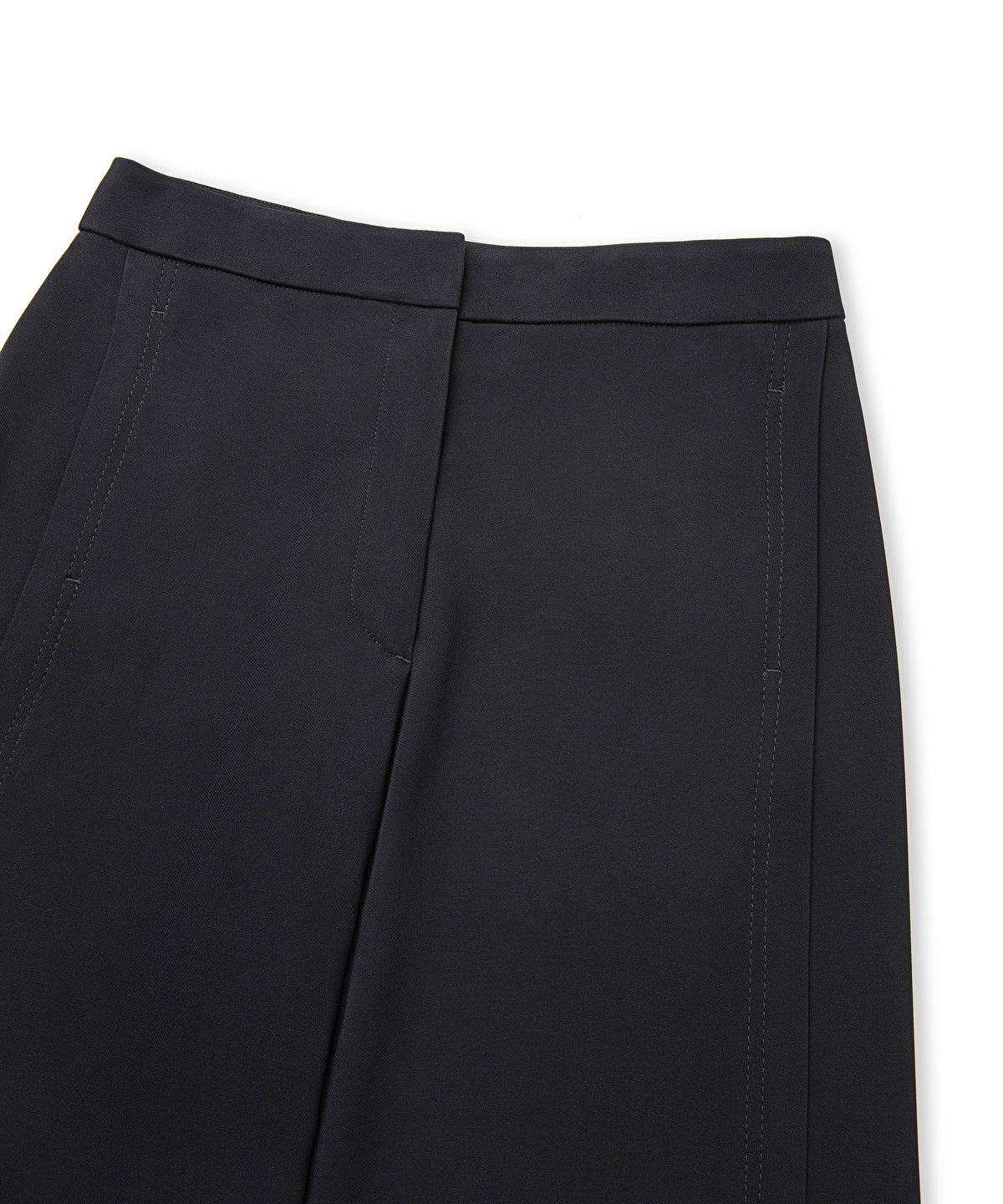 Wide-leg trousers