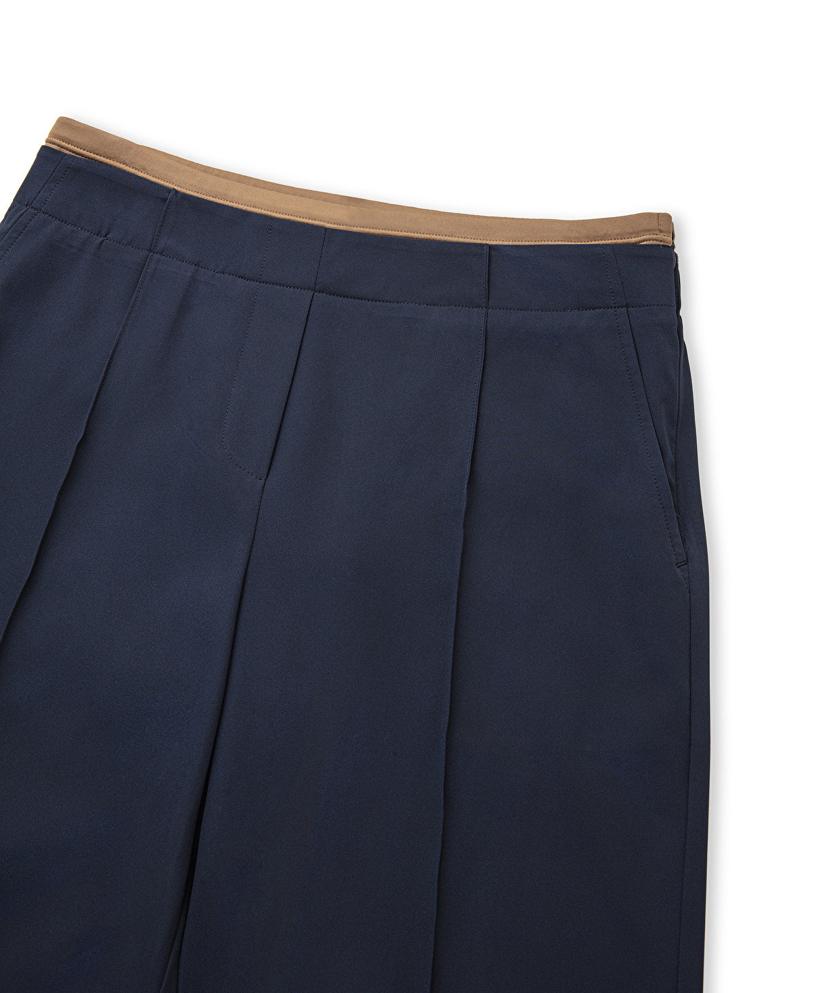 Trousers with contrast waistband