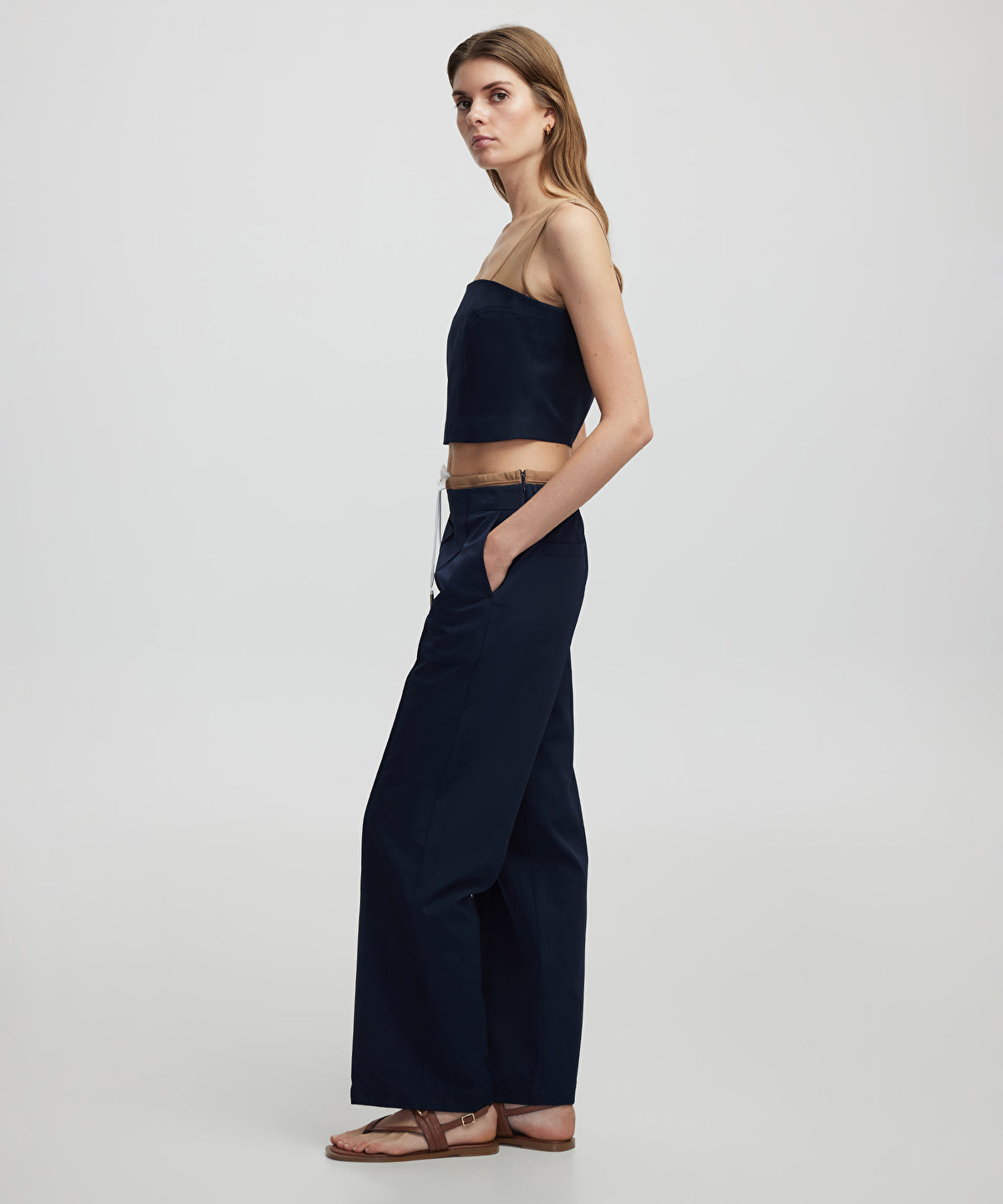 Trousers with contrast waistband