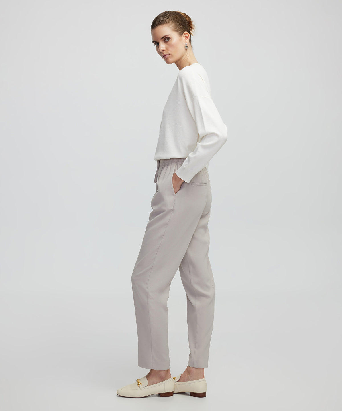 Carrot fit trousers