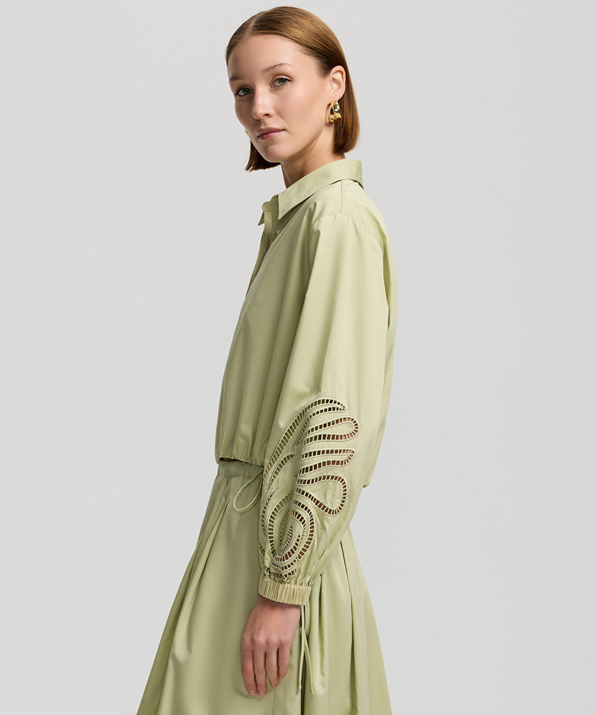 Shirt with elasticated hem