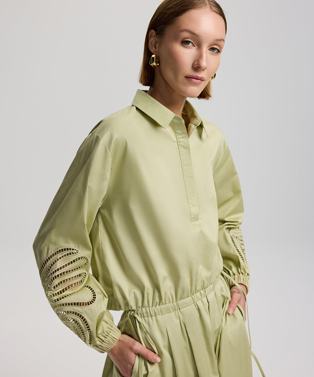 Shirt with elasticated hem