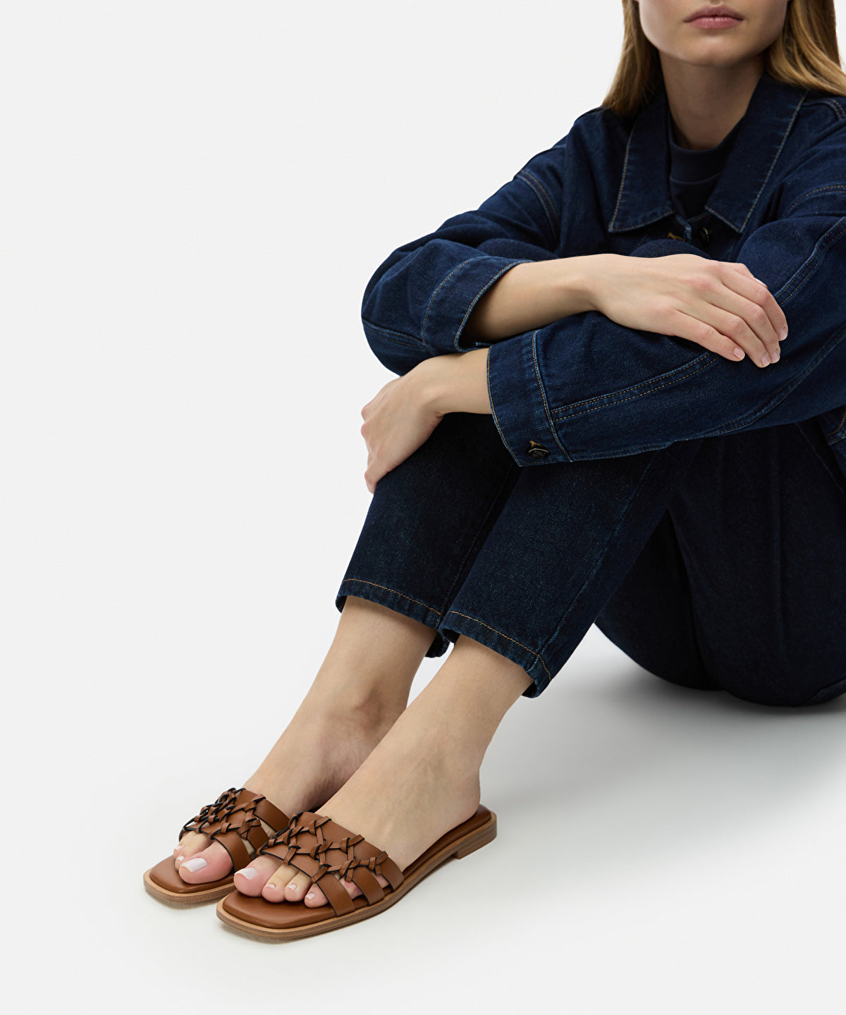 Textured slippers