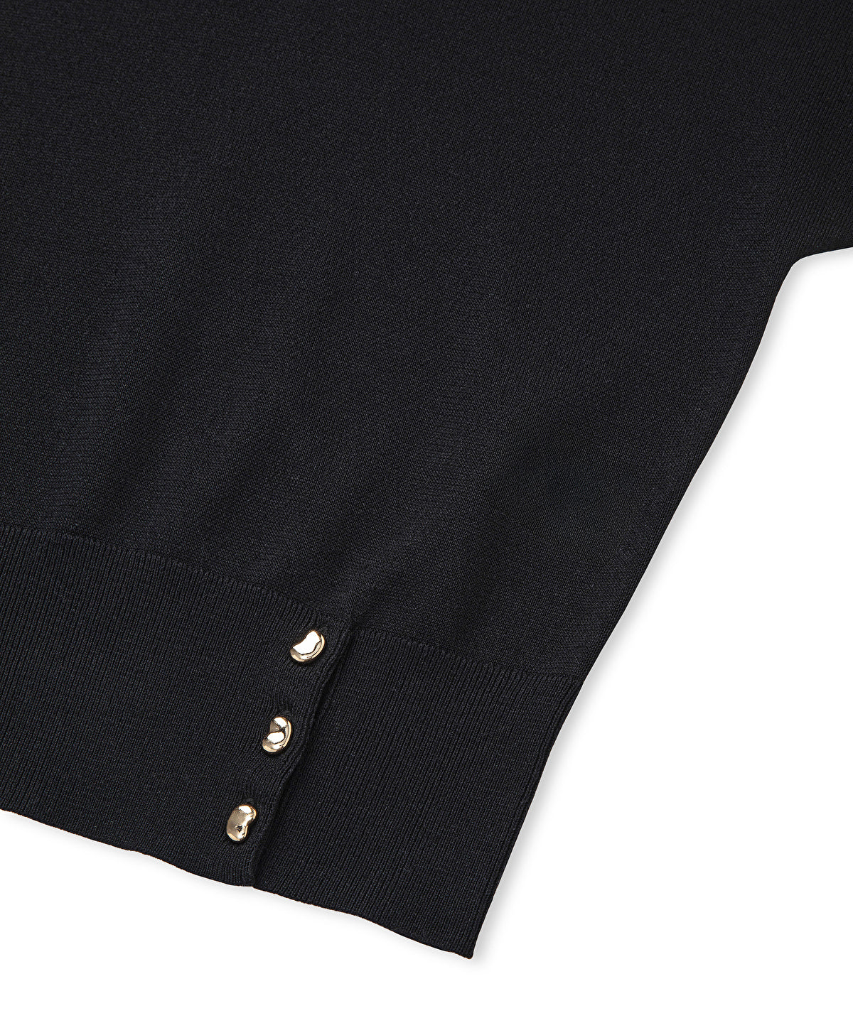 Zoomed Buttoned Knit Top