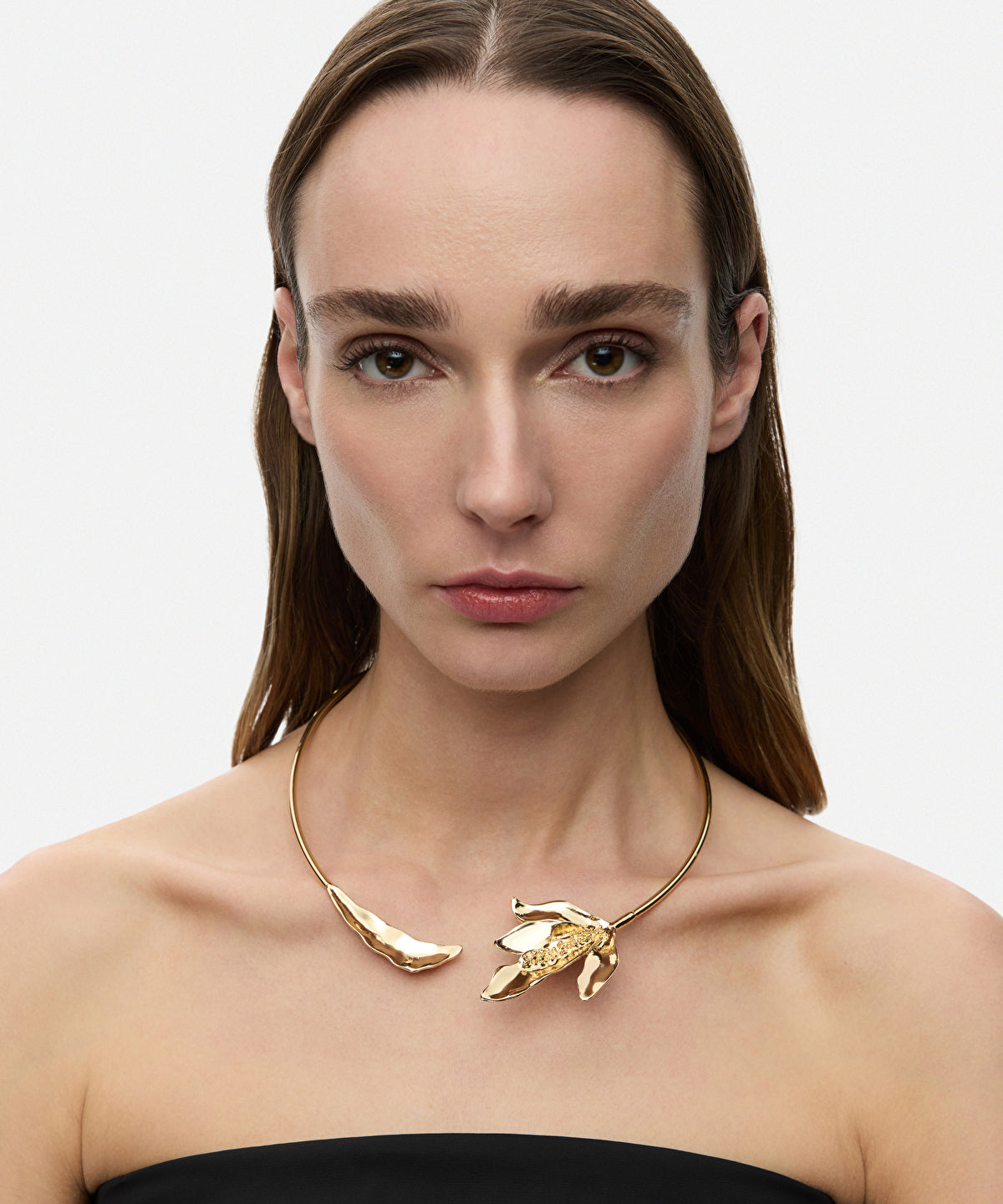 Floral plate necklace