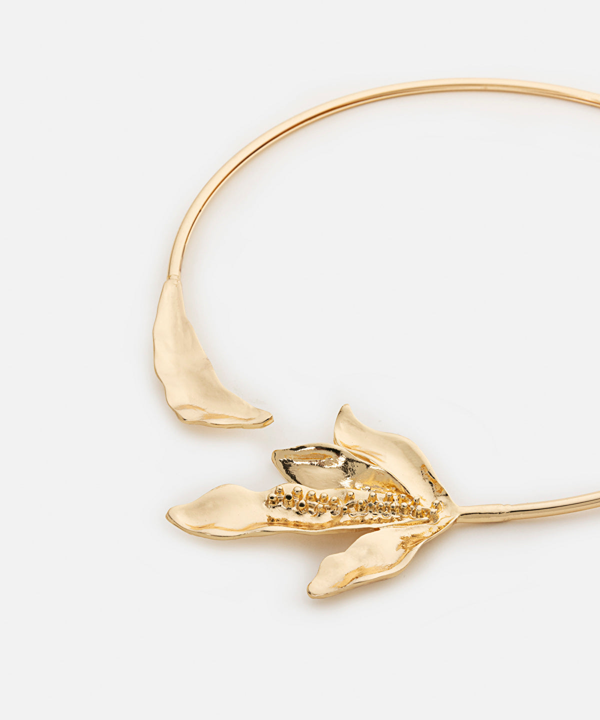 Floral plate necklace