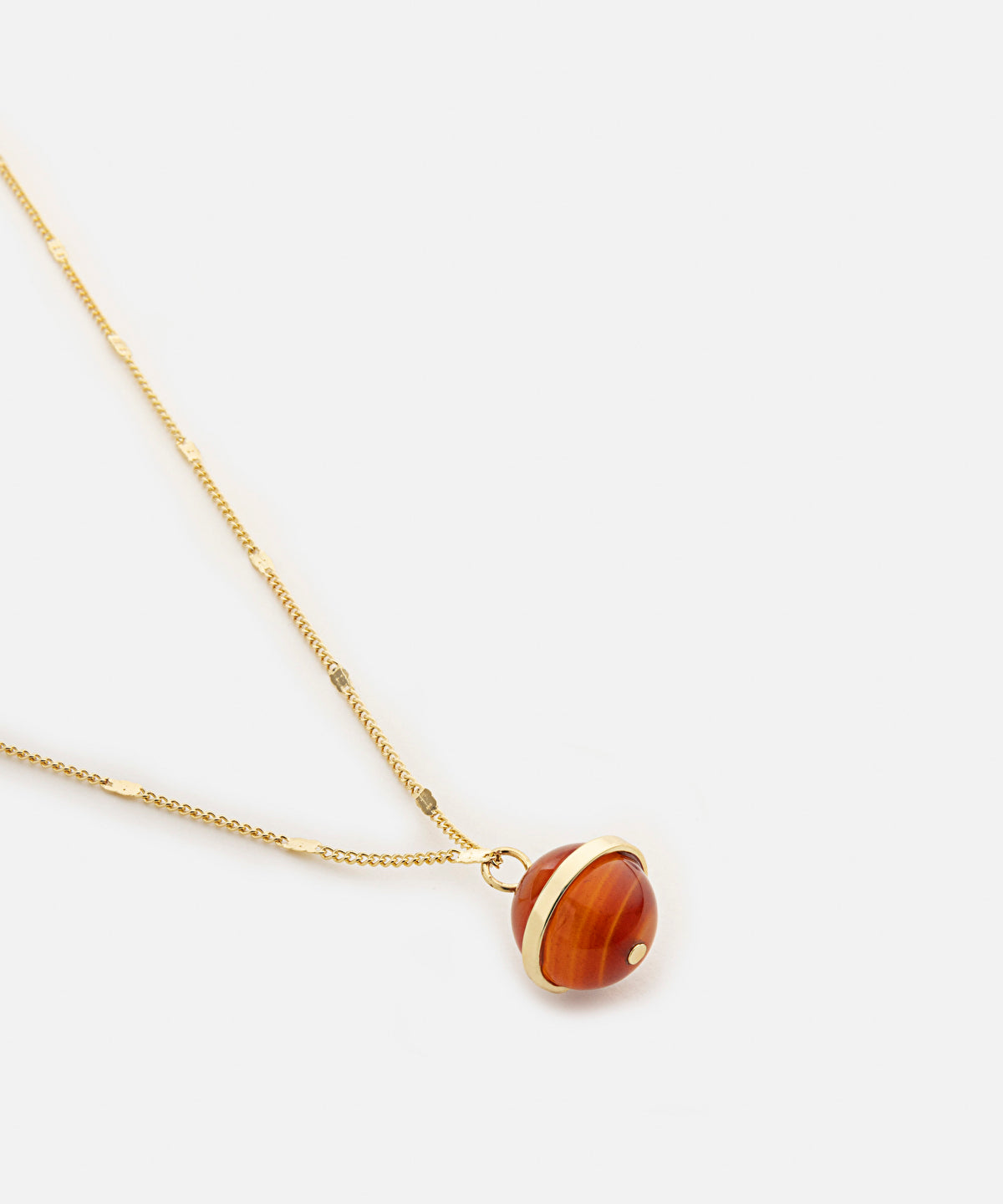 Metal necklace with contrasting pendant