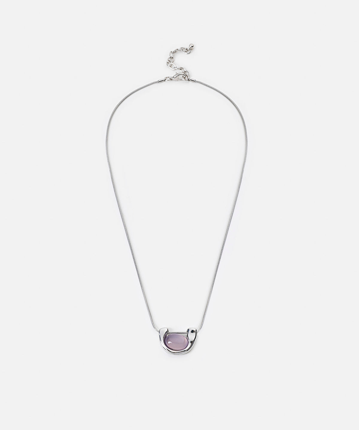 Metal necklace with contrasting resin