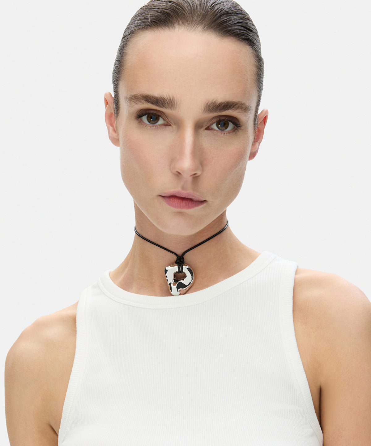 Cord necklace with metal pendant
