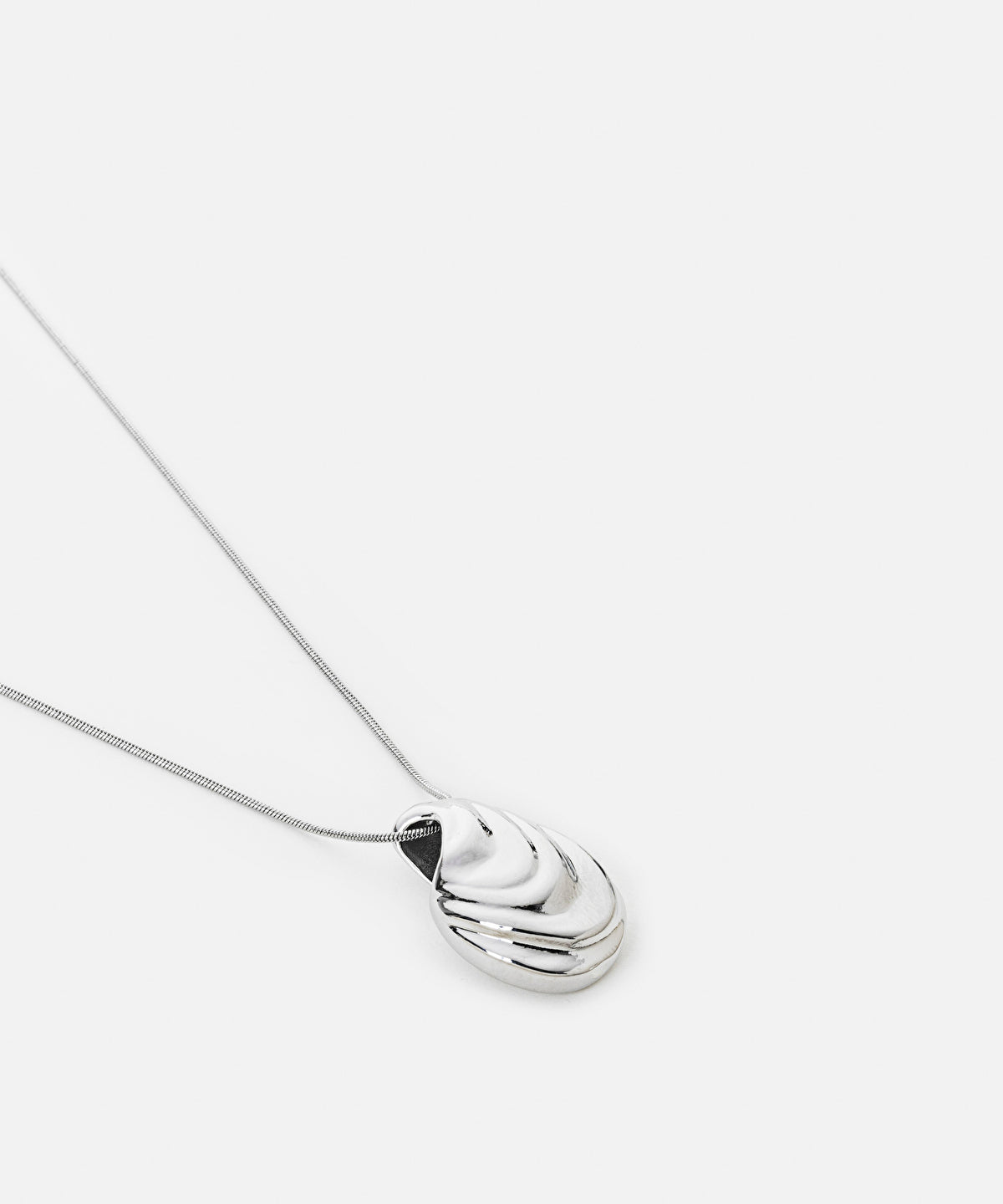 Textured Pendant Necklace