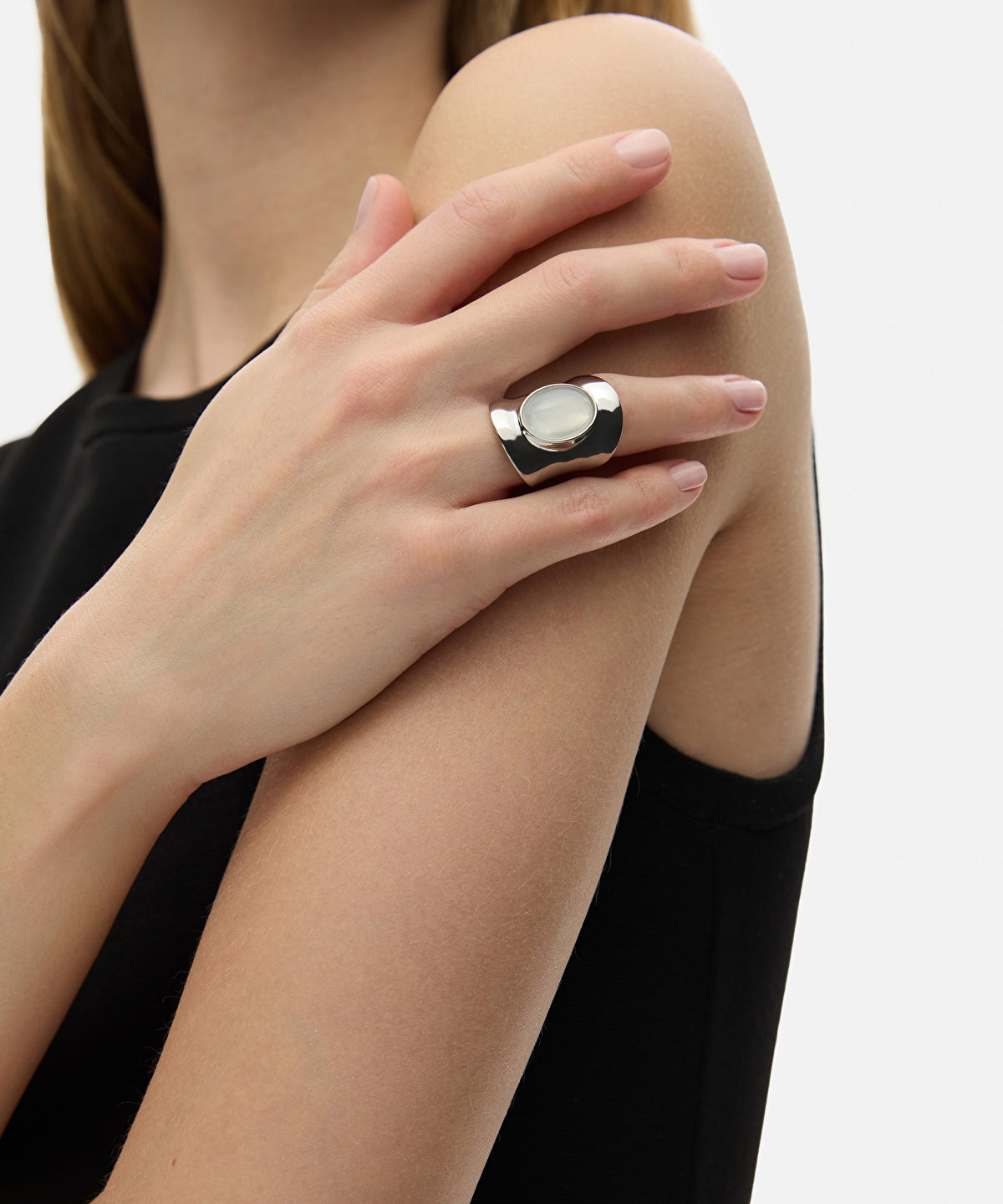 Metal ring with resin