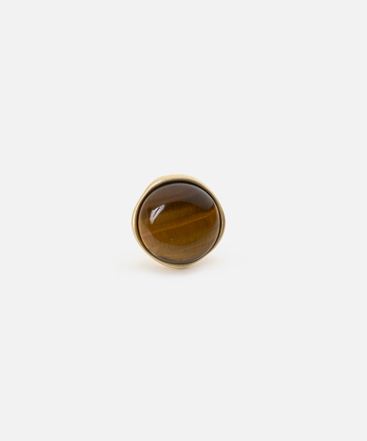 Metal ring with contrasting stone