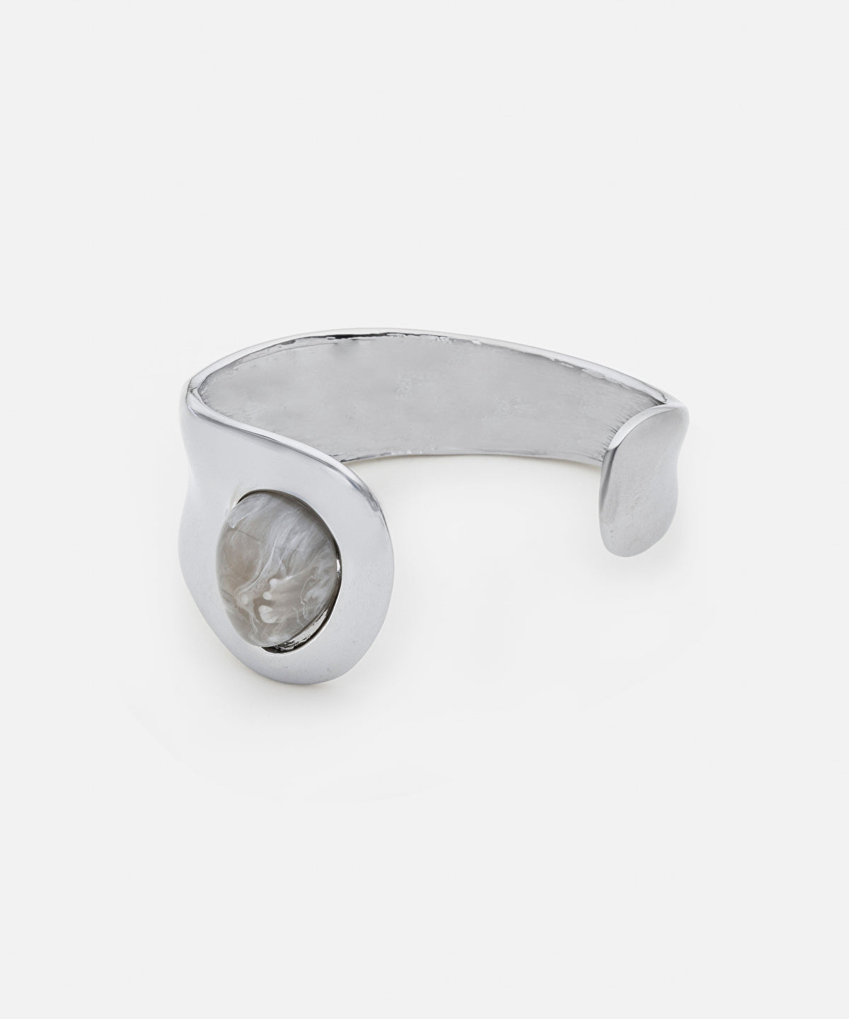 Plate bracelet with resin