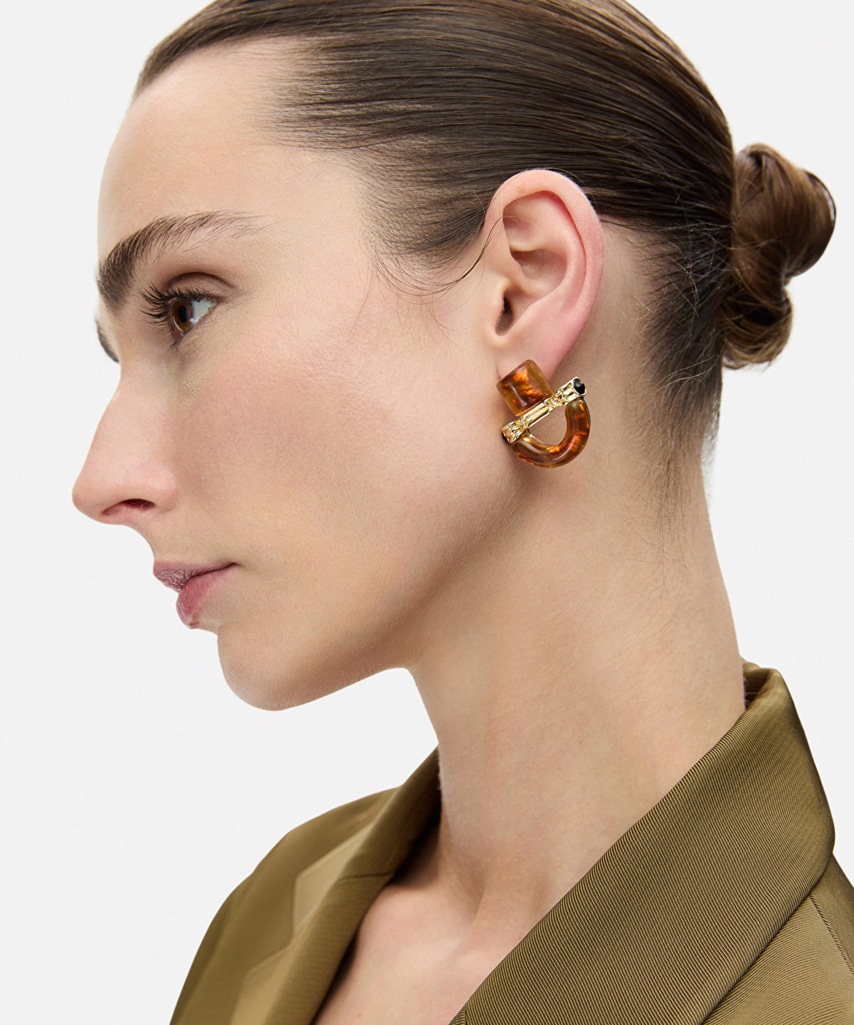 Metal earrings with resin