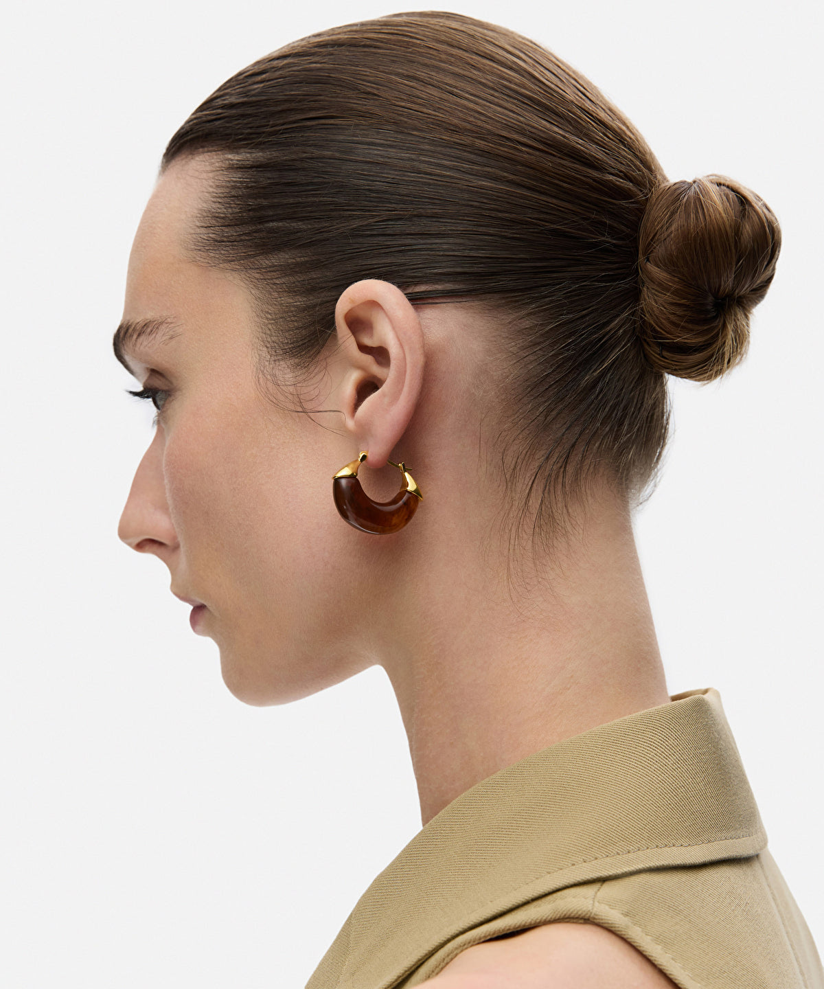 Contrasting resin earrings
