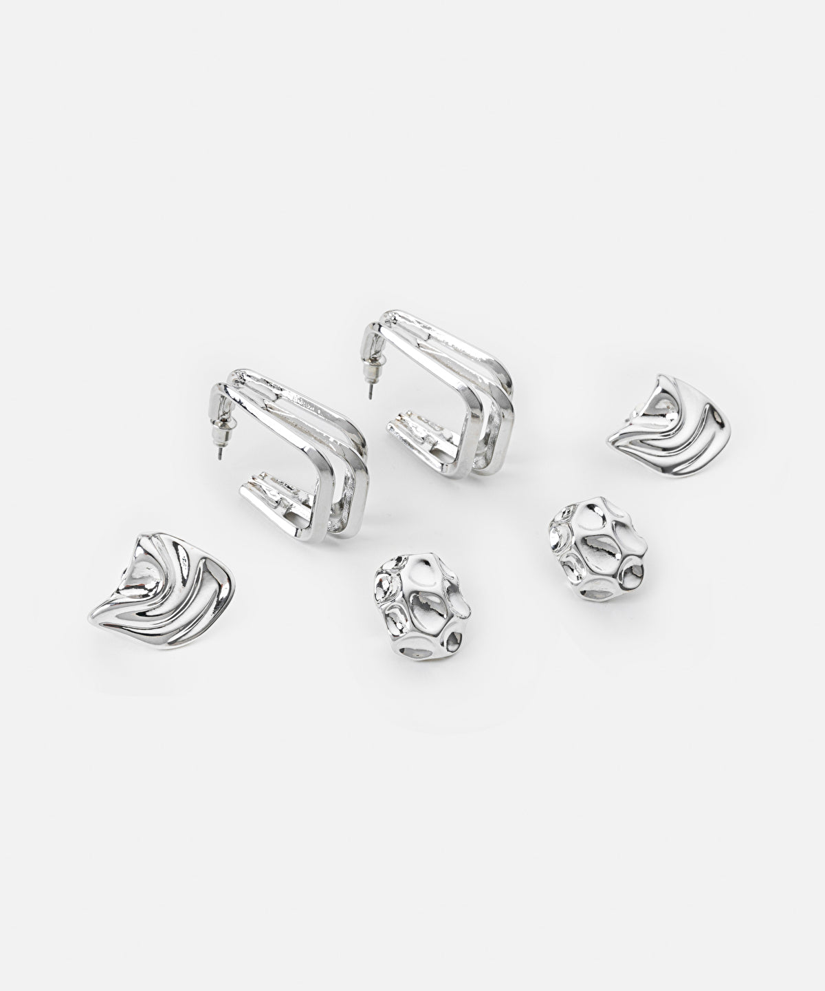 Pack of metal earrings