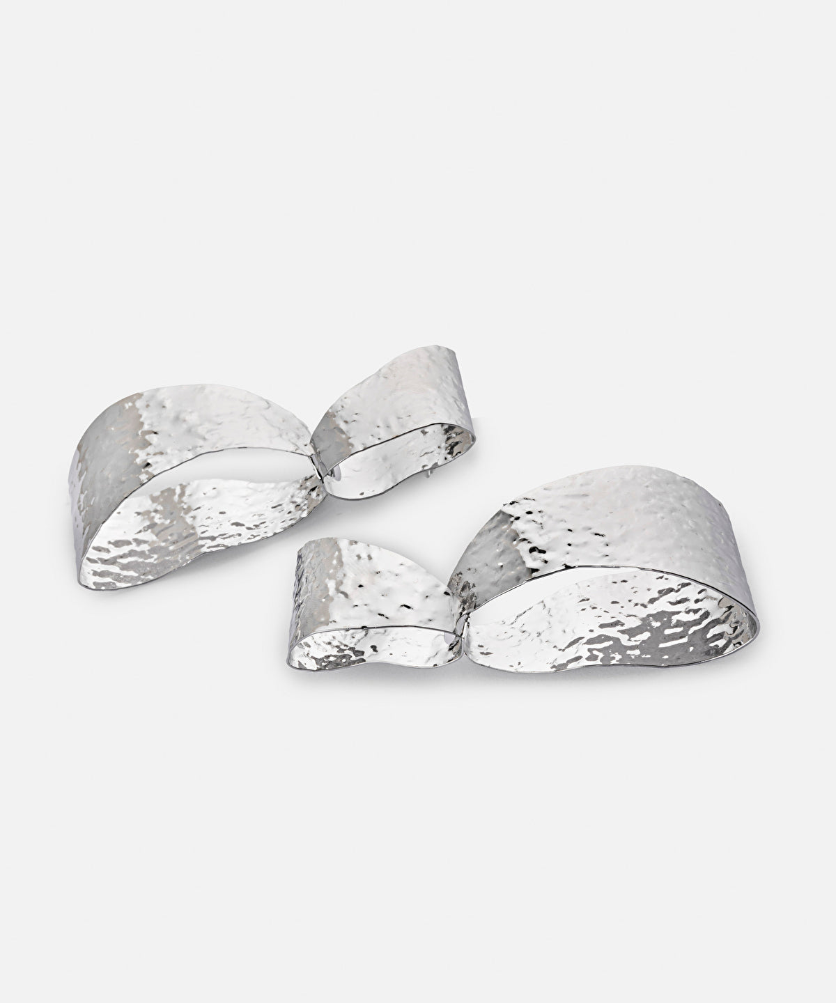 Intertwined textured earrings