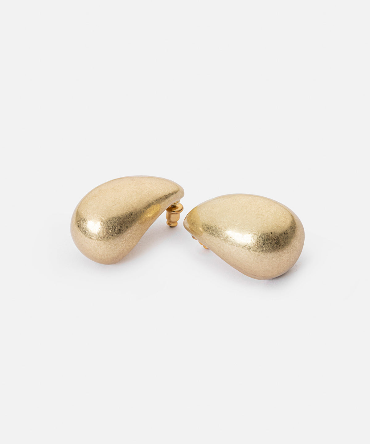 Drop shaped metal earrings