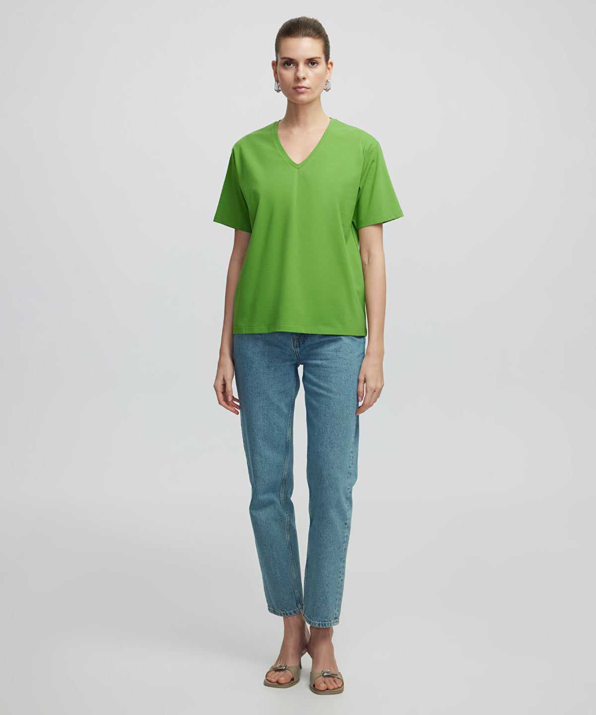 V-neck t-shirt