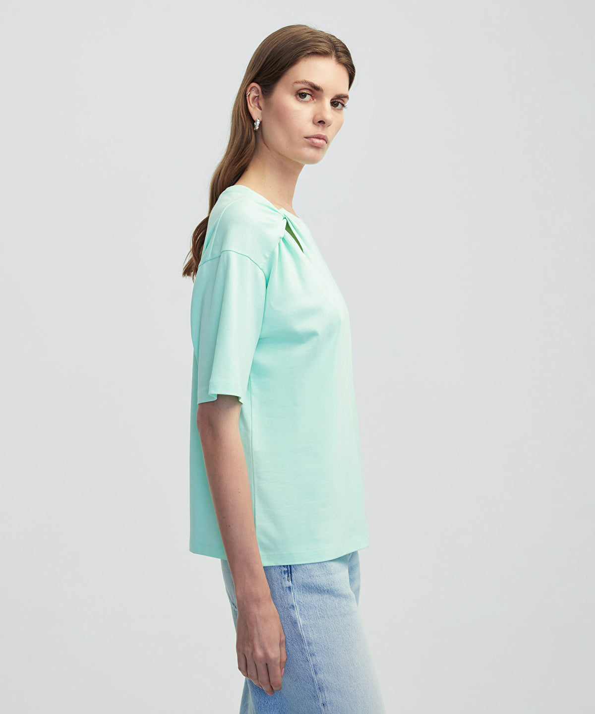 Zoomed Asymmetric Twisted T-Shirt