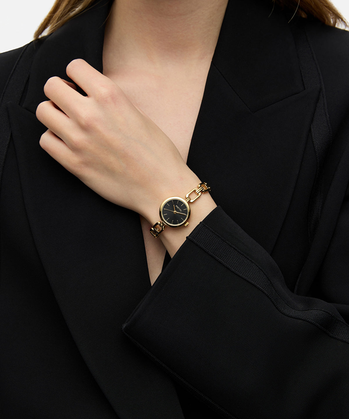 Round wristwatch