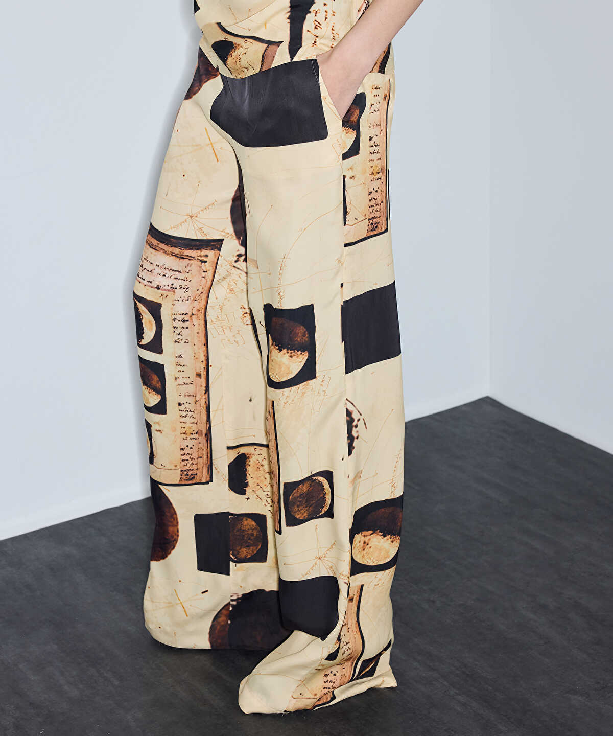 Printed Wide-Leg Trousers