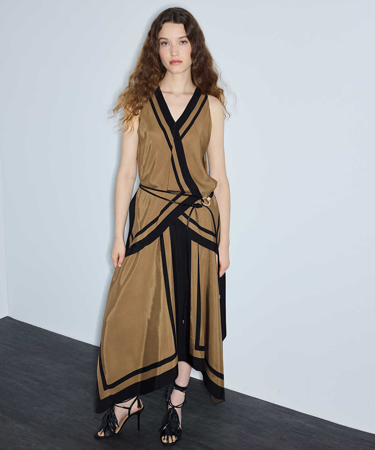 Asymmetric Contrast-Trimmed Blouse