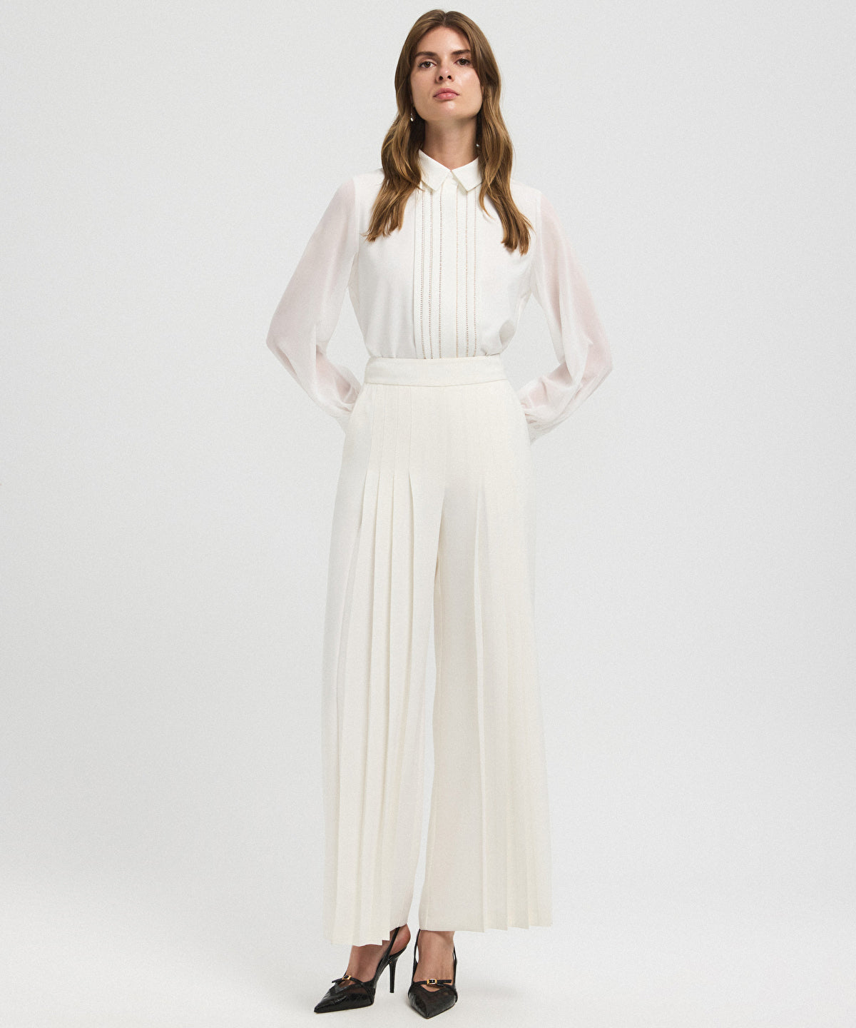 Zoomed Pleated Wide-Leg Trousers