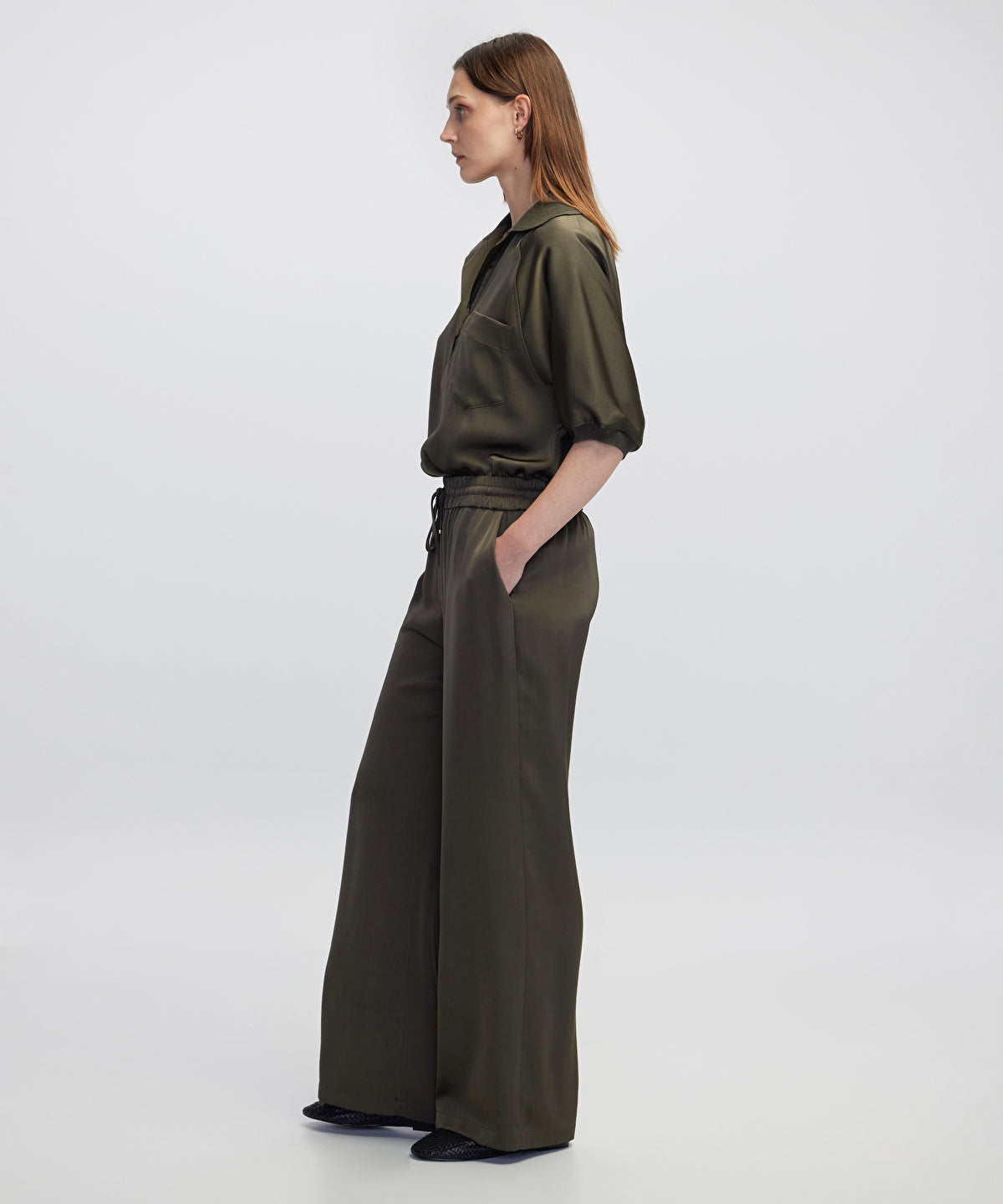 Zoomed Elastic Waist Wide Leg Trousers