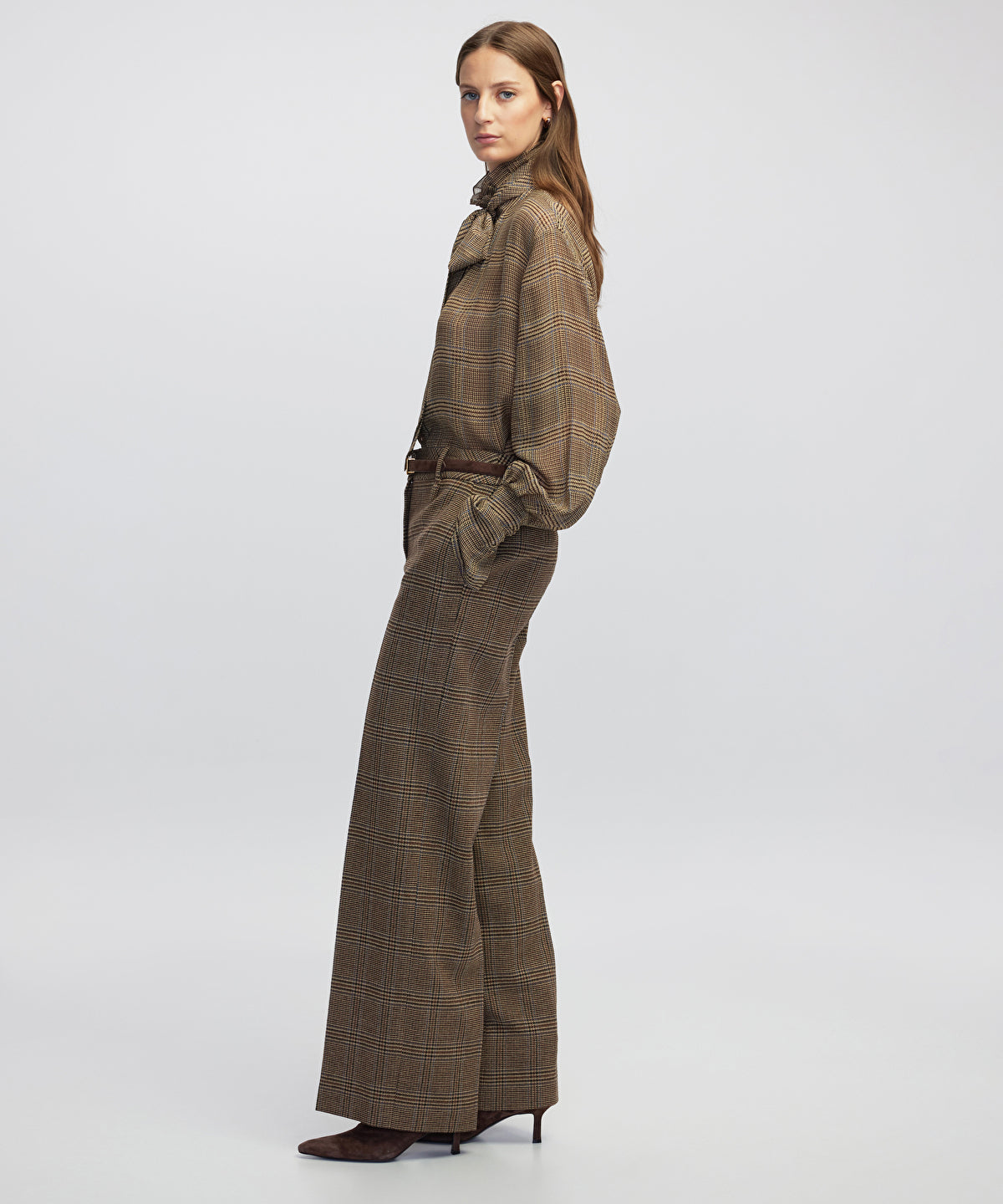 Zoomed Plaid Trousers