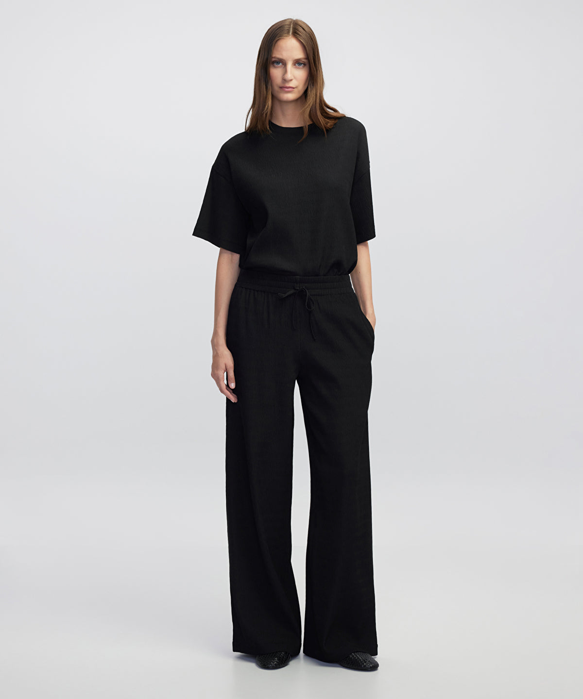 Zoomed Textured Trousers