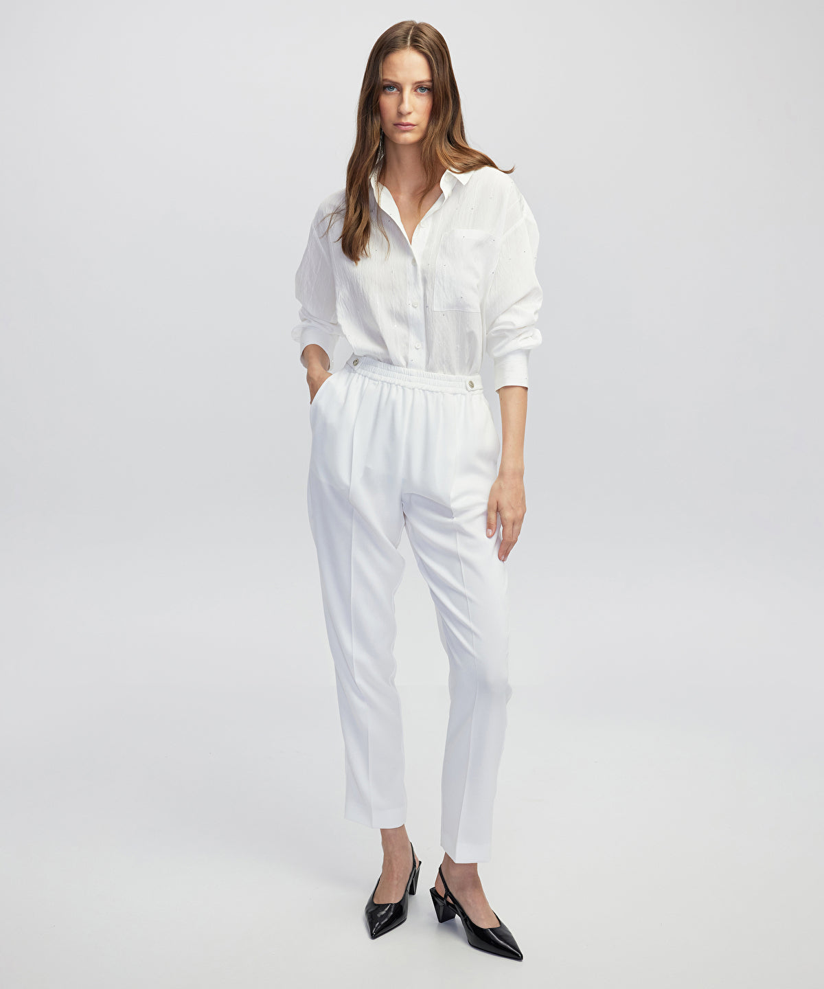 Zoomed Elastic Waist Carrot Trousers