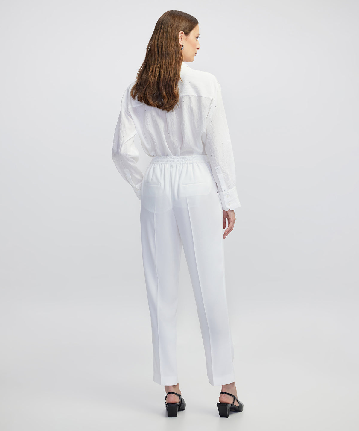 Zoomed Elastic Waist Carrot Trousers