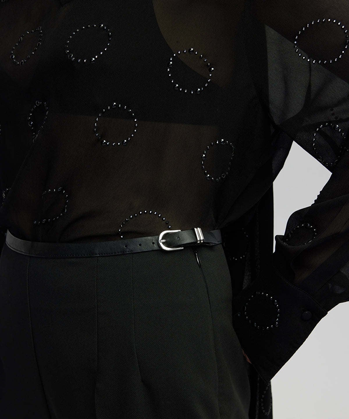 Zoomed Belted Carrot Fit Trousers
