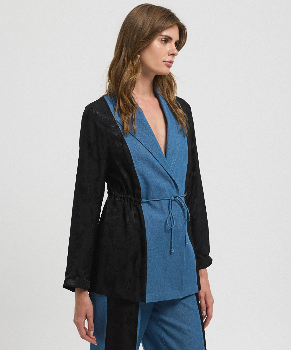 Zoomed Mixed Color-Block Jacket