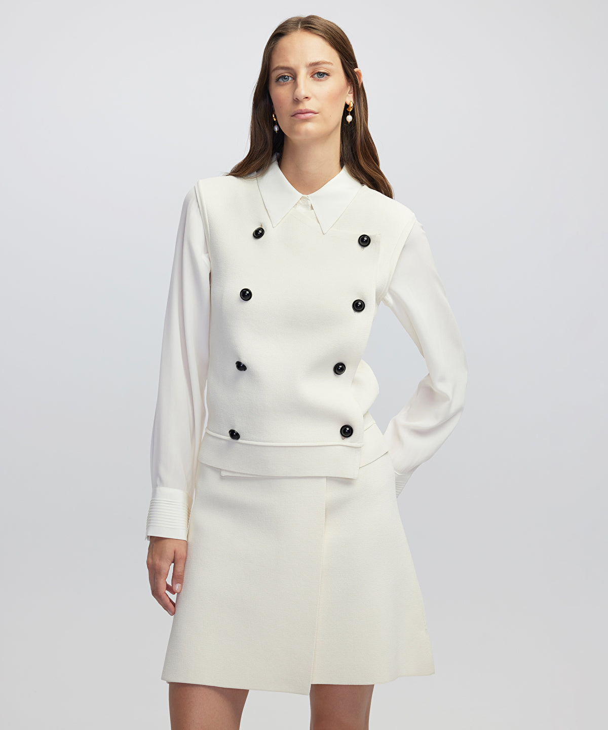 Zoomed Buttoned Knit Vest