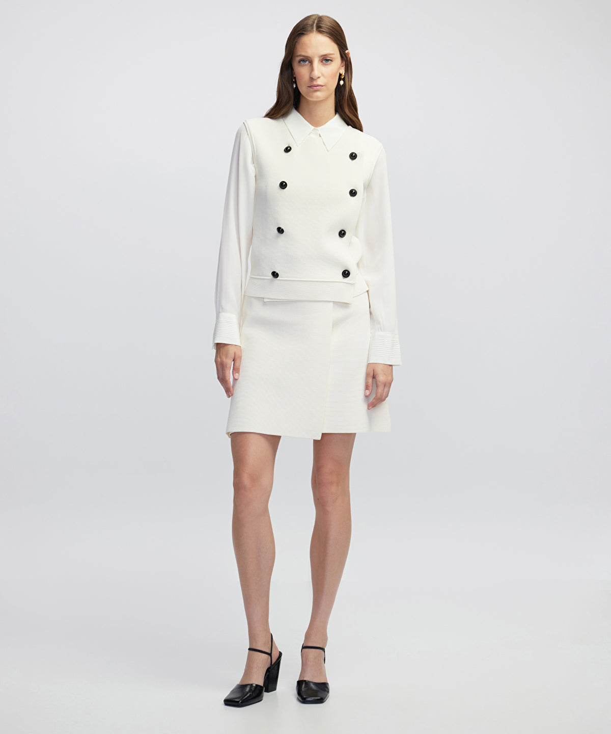 Zoomed Buttoned Knit Vest