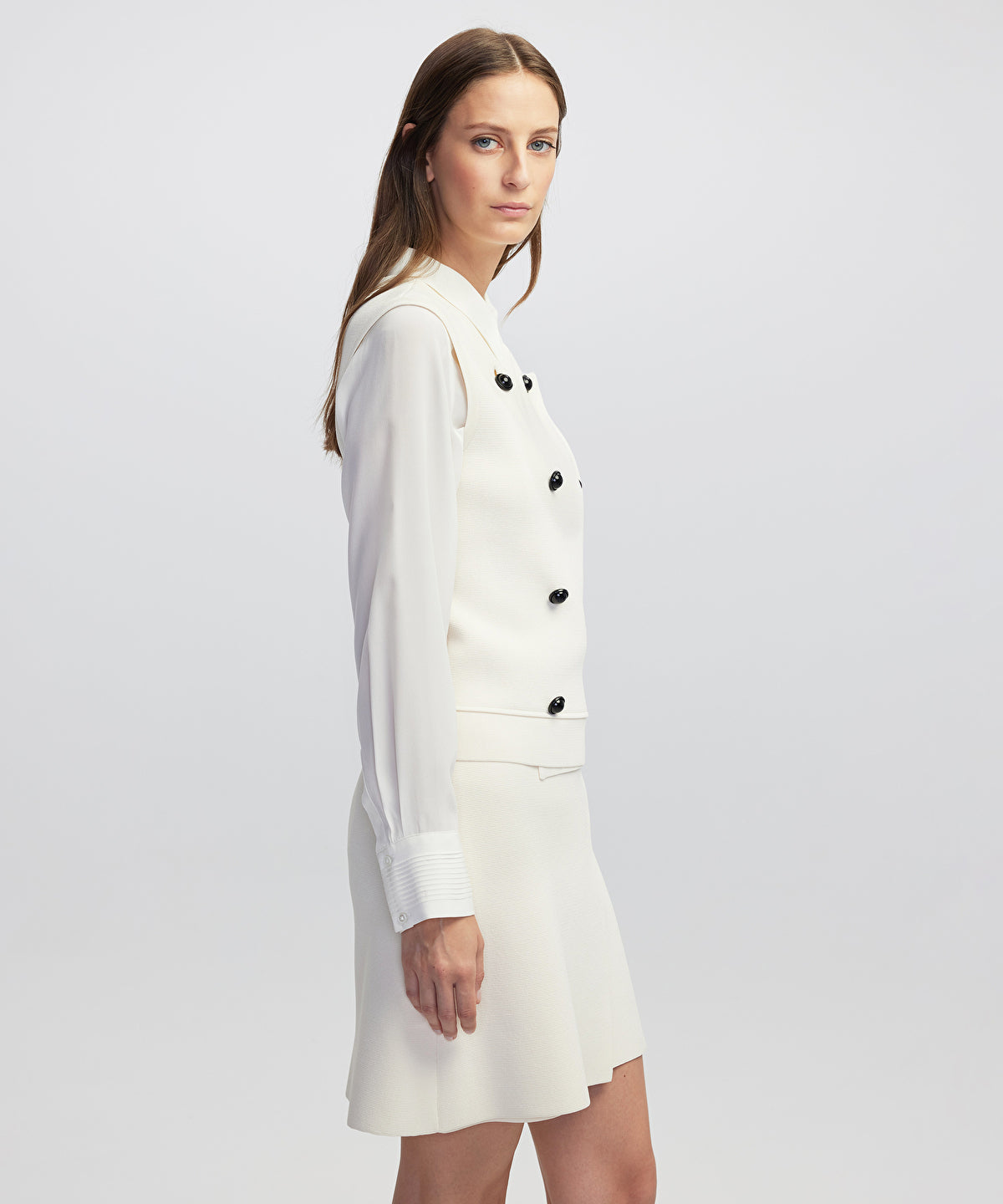 Zoomed Buttoned Knit Vest