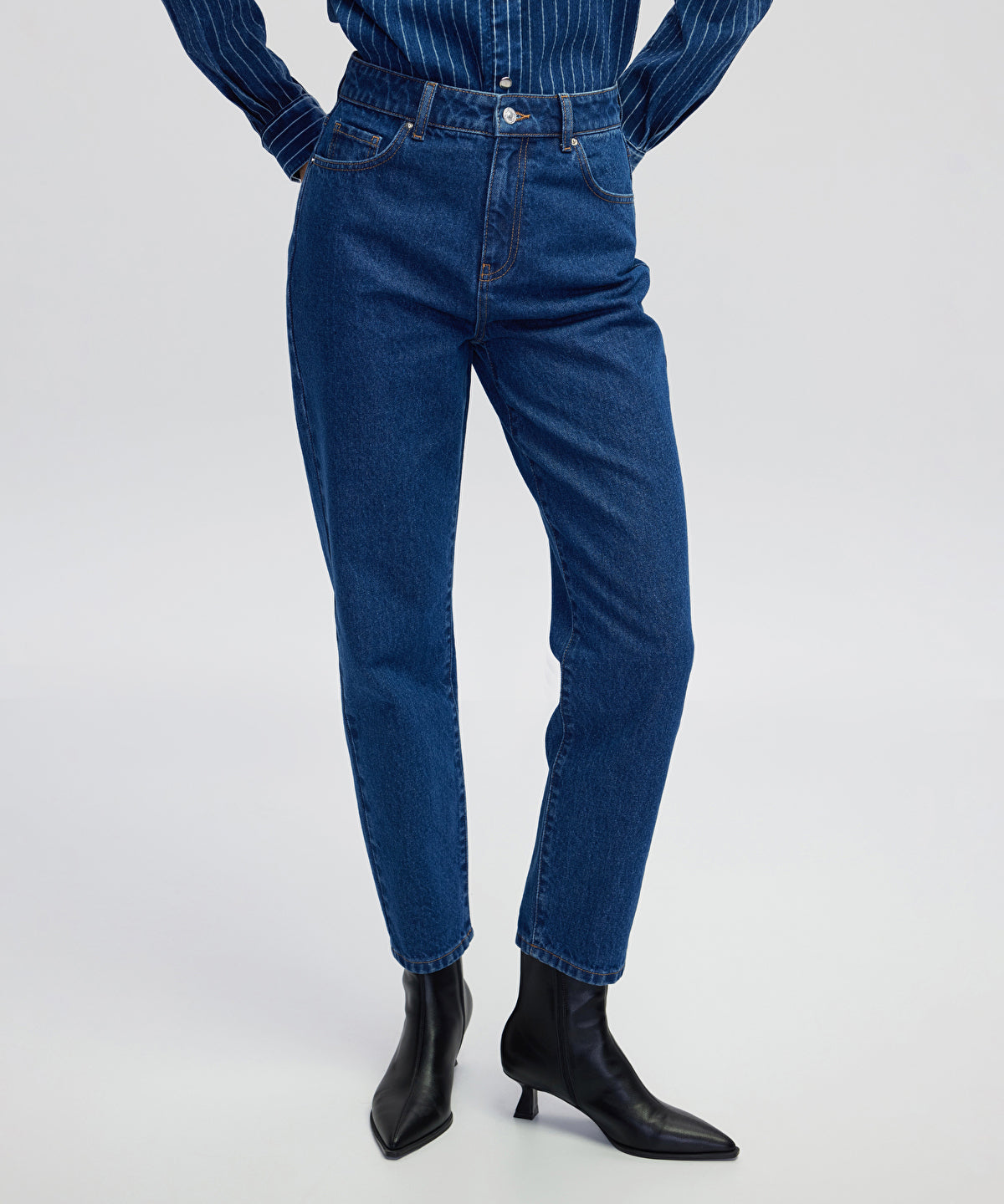 Zoomed Mom Fit Jeans