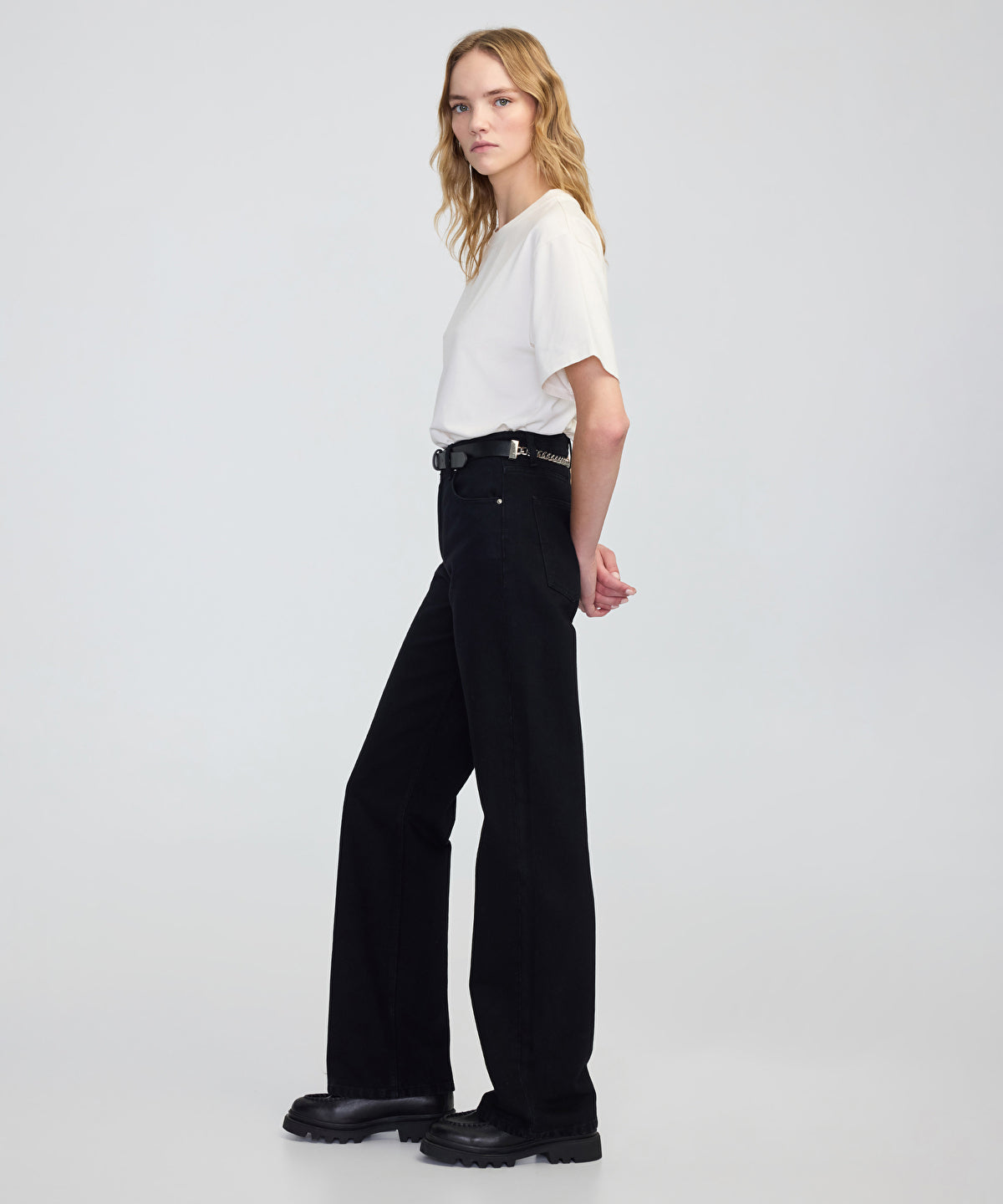Zoomed Belted Wide-Leg Jeans