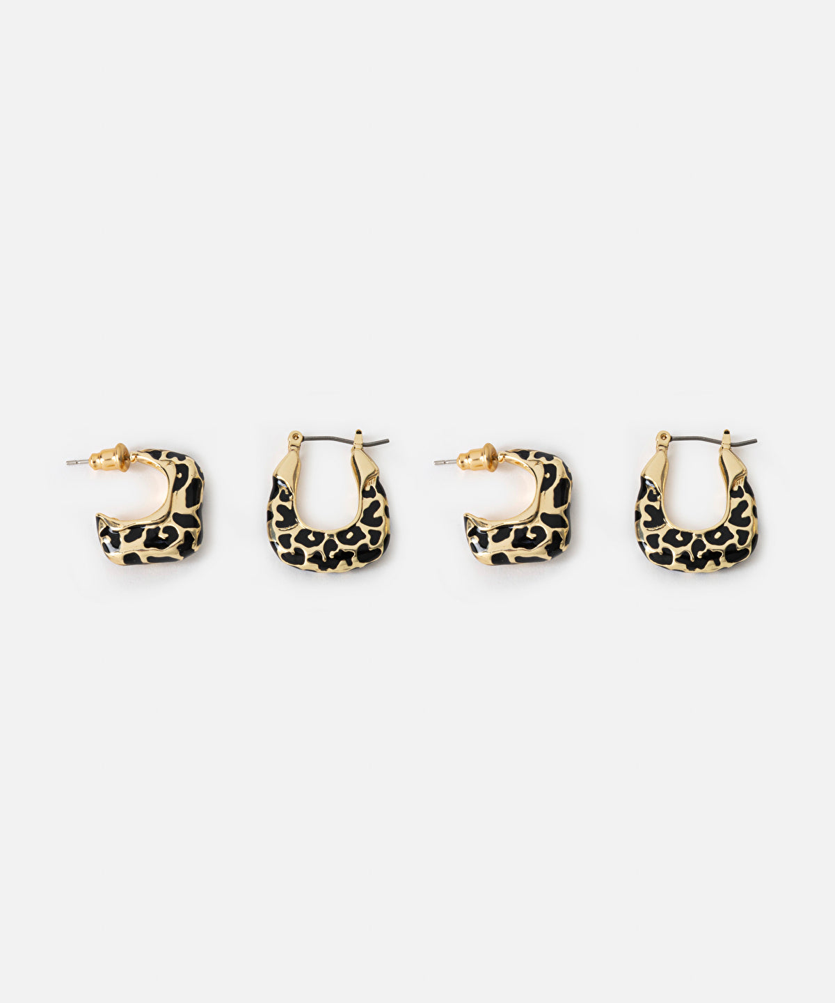 Zoomed Pack of Two Earrings with Contrasting Resin