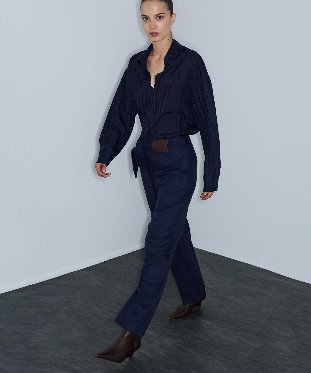 Belted Carrot Fit Trousers