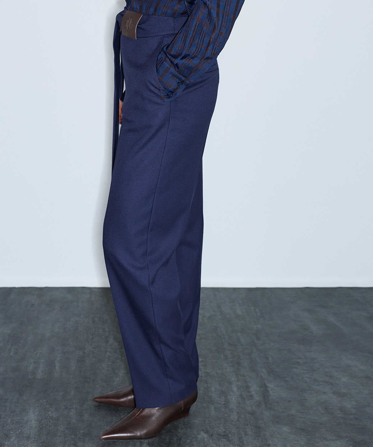 Belted Carrot Fit Trousers
