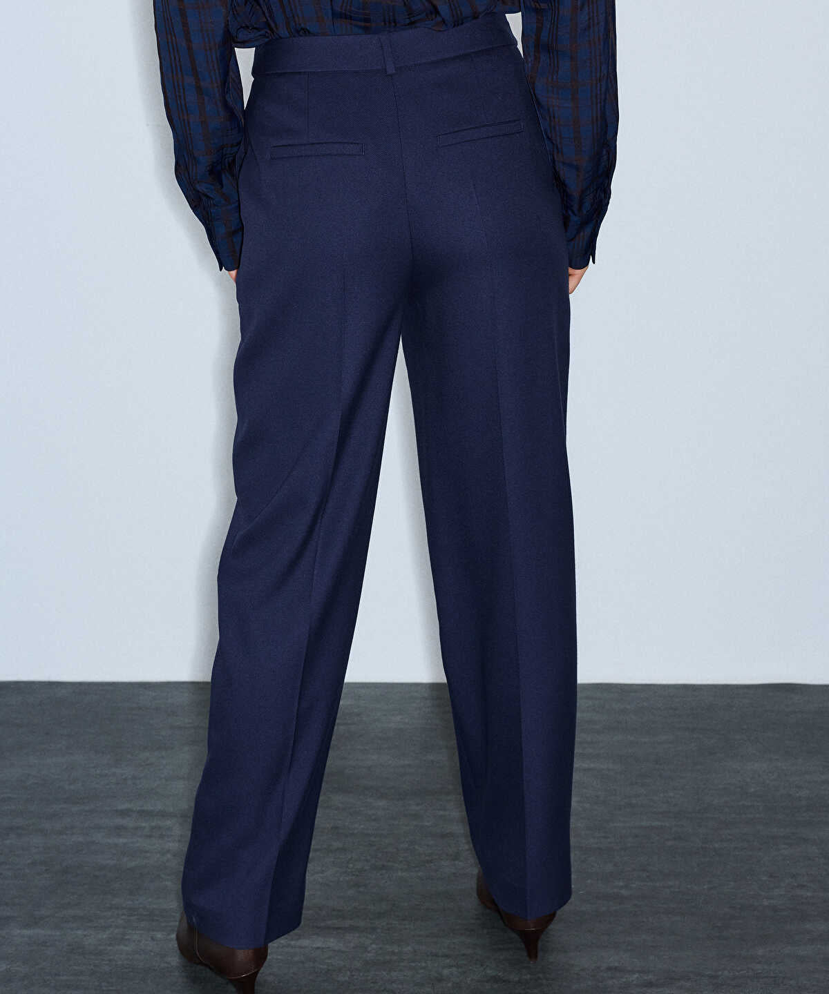 Belted Carrot Fit Trousers