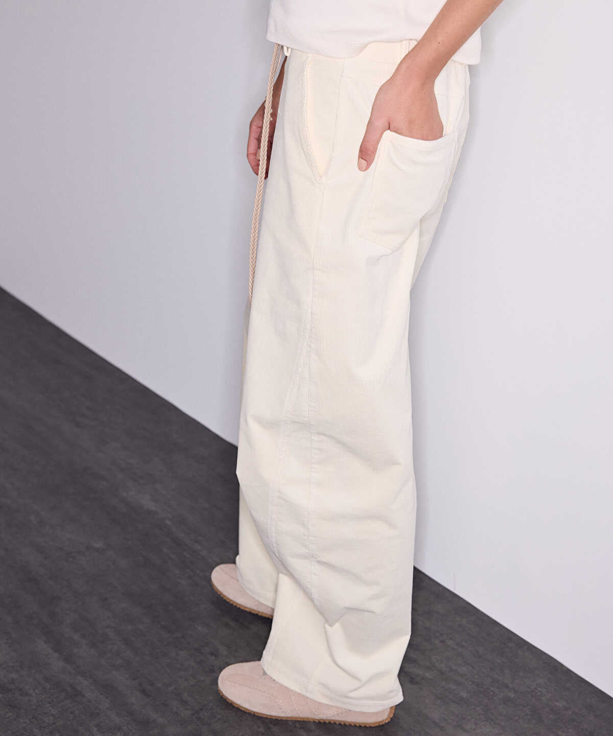 Beaded-Belt Barrel Trousers