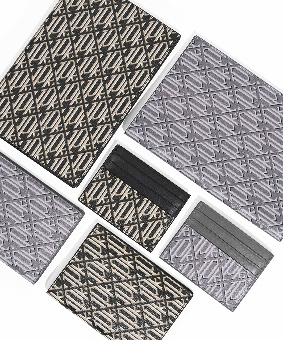 Zoomed Monogram Card Holder