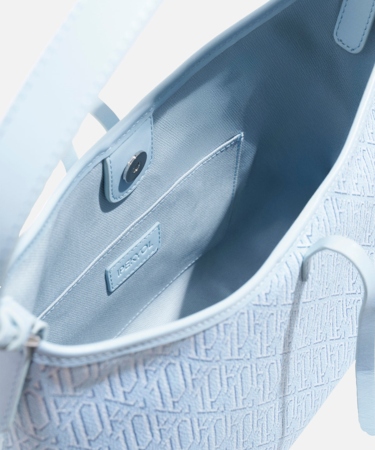 Zoomed Manhattan Bag
