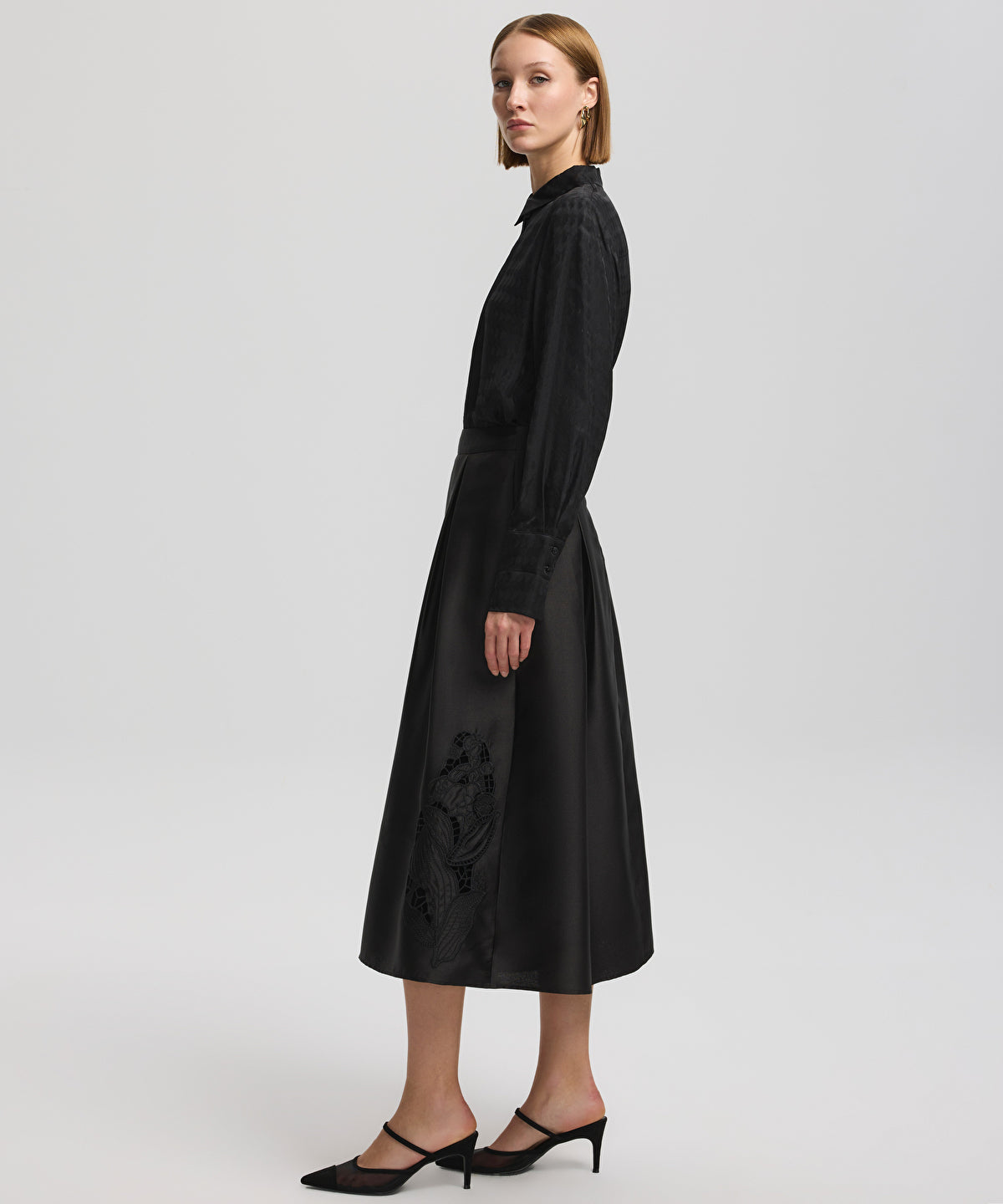 Zoomed Embroidered A-Line Skirt