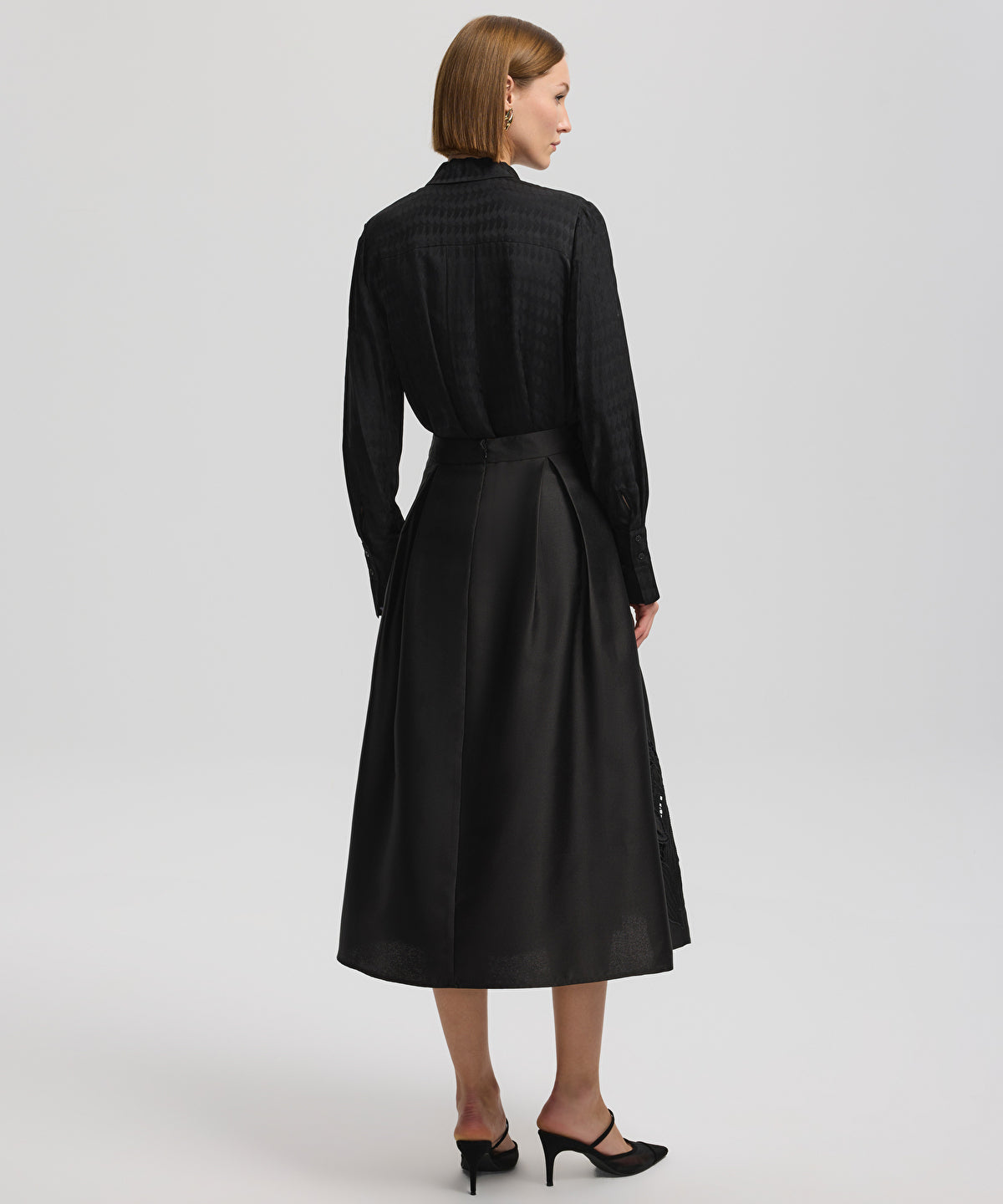 Zoomed Embroidered A-Line Skirt