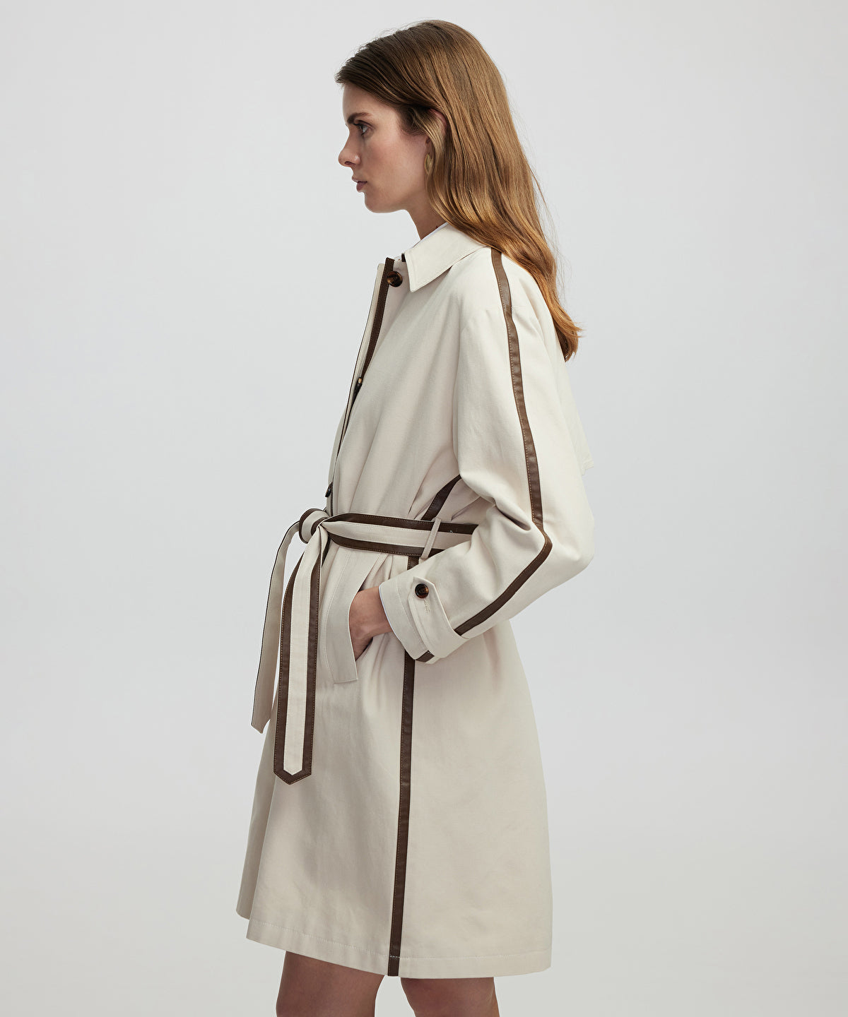 Zoomed Contrast Piping Trench Coat